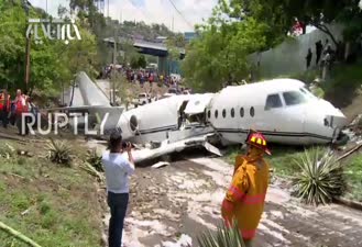 نصف شدن هواپیما در فرودگاه هندوراس