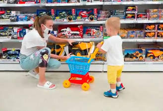 برنامه کودک ولد و نیکی / کریس و مادر از فروشگاه اسباب بازی خرید میکنند /  Vlad and Niki / Chris and mom doing shopping in Toy store
