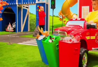 برنامه کودک کیندر / یادگیری قوانین ایمنی ترافیک / Kids Pretend Play to Learn Traffic Safety Rules with Toy Vehicles / Kinder