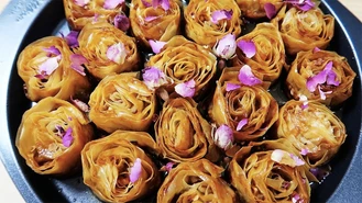 شیرینی باقلوای گل رز Rose Baklava