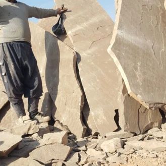 اجرای سنگ لاشه سنگ مالون سنگ ورقه ای رشیدی در تهران دماوند 