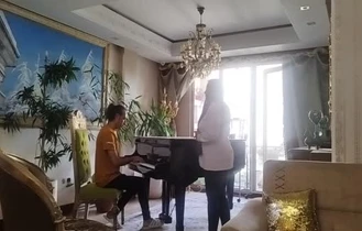 آهنگ گل و گلدون از سیمین غانم با پیانوی سیاوش شهسواری 